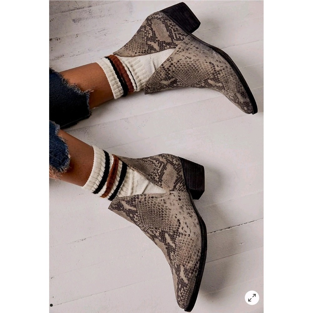 Free People Charm Ankle Boots‎ Grey Snakeskin V-Cut Pointed Toe Booties 10.5